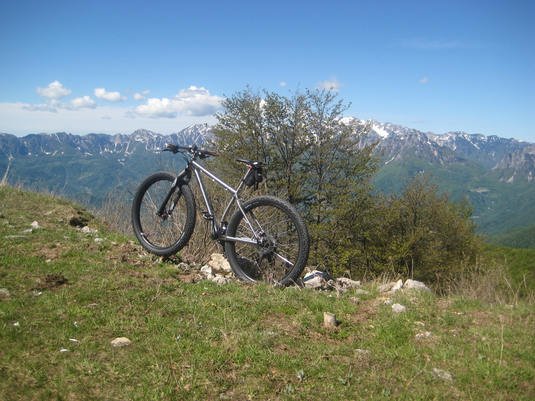 Rudy Fat 29+ in Italy at the top of "Monte Novegno", photo 2 of 2