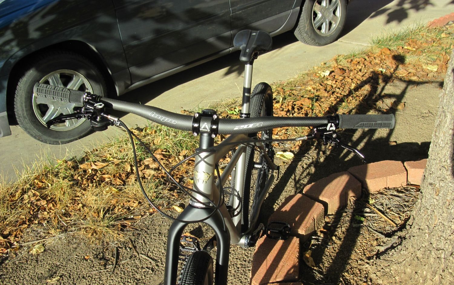Hope carbon bar and Tech 4 levers from the rider's view, with the fork below